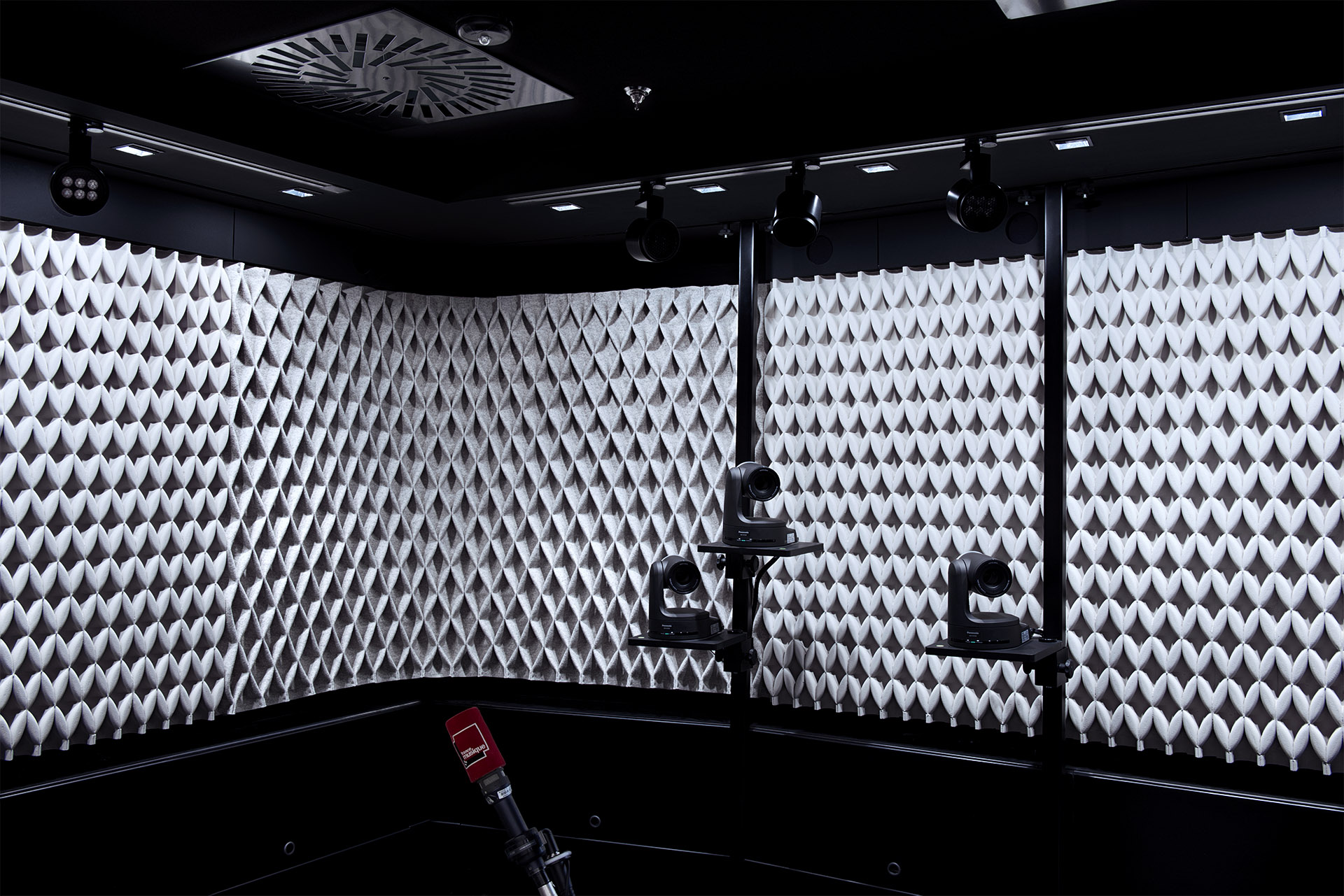 06 Studio 451 - Nolwenn Le Scao interior design for Radio France - France Musique studio - Clement Blanchet Architecture